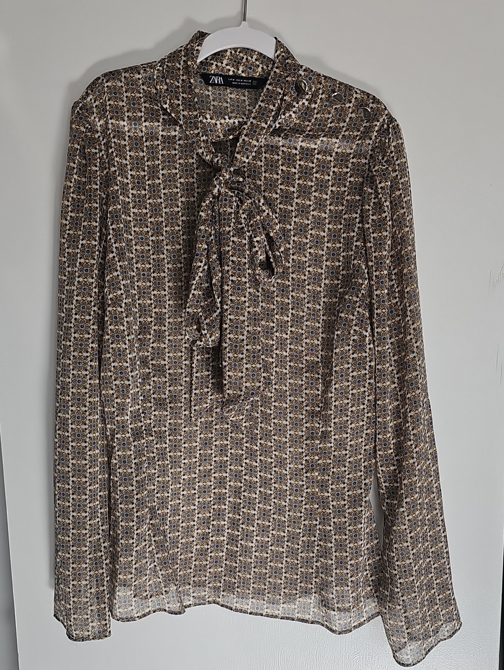 Zara Floral Gold Simmer Sheer Tan & Cream Printed Tie-Neck Blouse Size M Bowtie